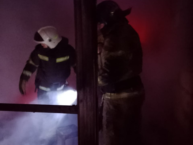 17.10.2025 спасатели-пожарные  Службы спасения  г. Краснодара тушили пожар в посёлке Березовый.